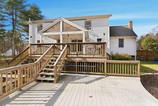 14 Woodland Rd, Uxbridge, MA 01569