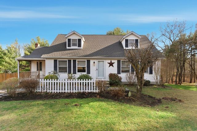 14 Woodland Rd, Uxbridge, MA 01569