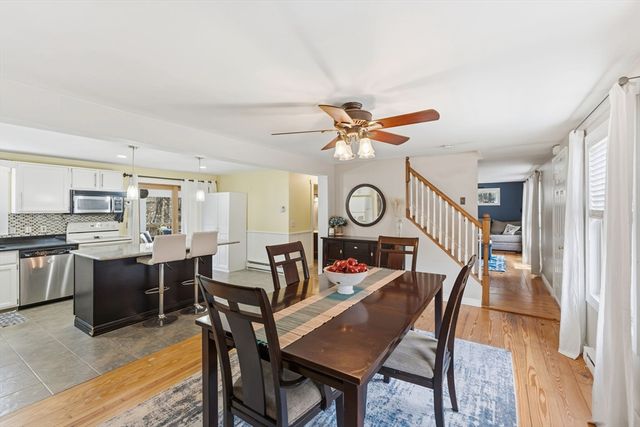 14 Woodland Rd, Uxbridge, MA 01569