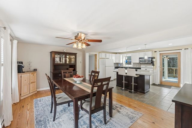 14 Woodland Rd, Uxbridge, MA 01569