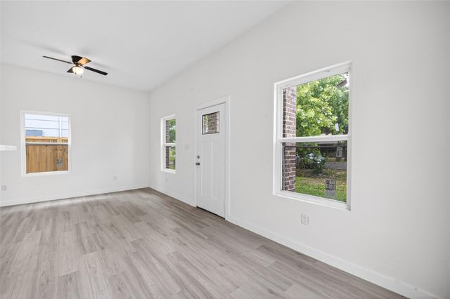 9007 Hilda Street, Houston, TX 77033