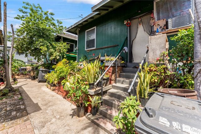 1214 Palama Street, Honolulu, HI 96817