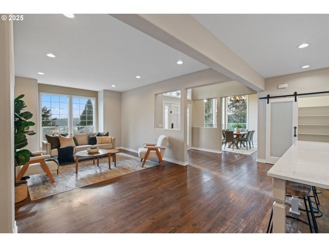 1808 HALL Ct, West Linn, OR 97068