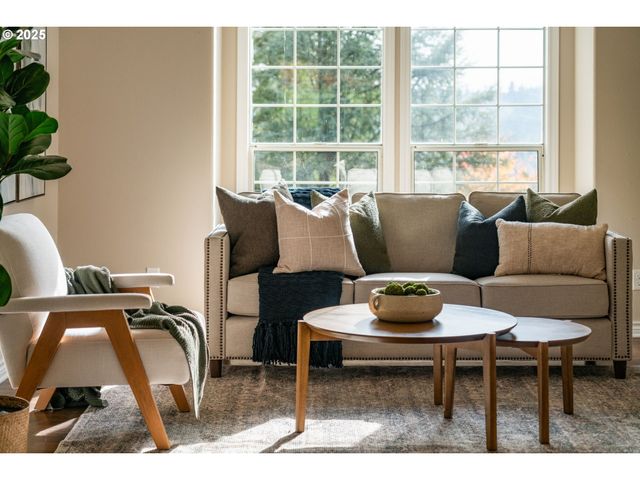 1808 HALL Ct, West Linn, OR 97068