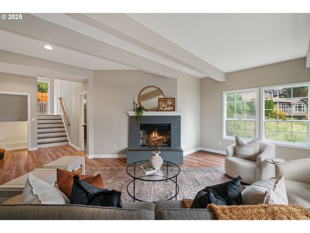 1808 HALL Ct, West Linn, OR 97068