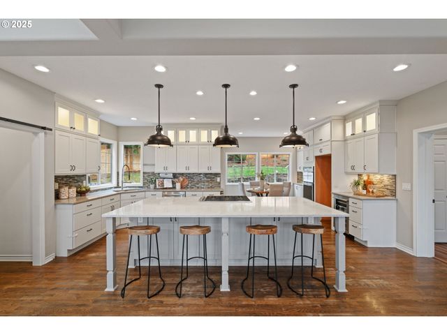 1808 HALL Ct, West Linn, OR 97068