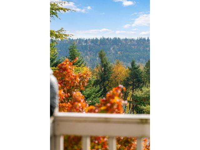 1808 HALL Ct, West Linn, OR 97068