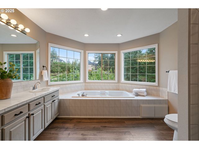 1808 HALL Ct, West Linn, OR 97068