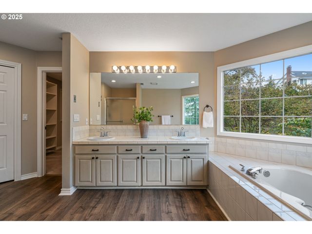 1808 HALL Ct, West Linn, OR 97068