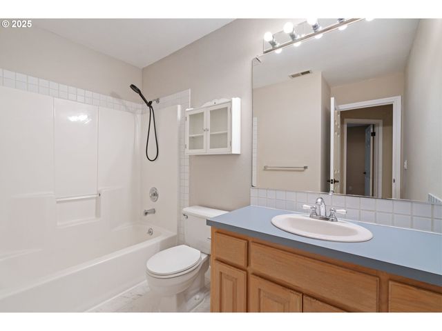 1808 HALL Ct, West Linn, OR 97068