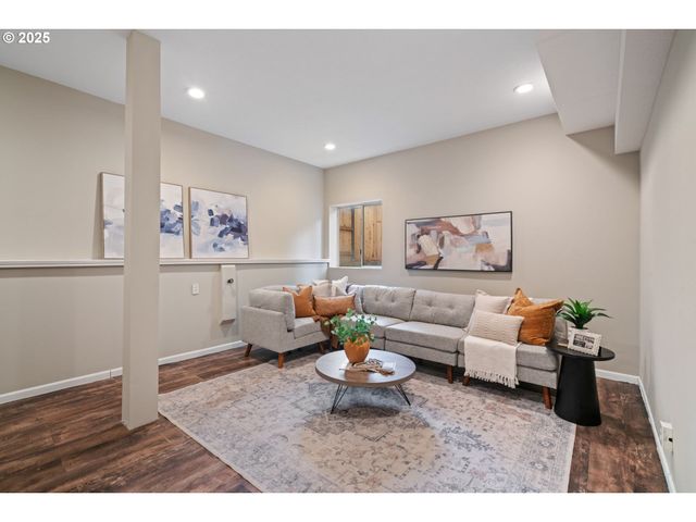 1808 HALL Ct, West Linn, OR 97068