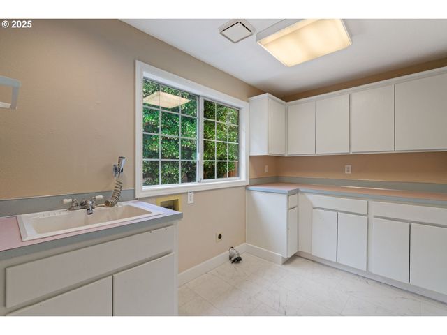 1808 HALL Ct, West Linn, OR 97068