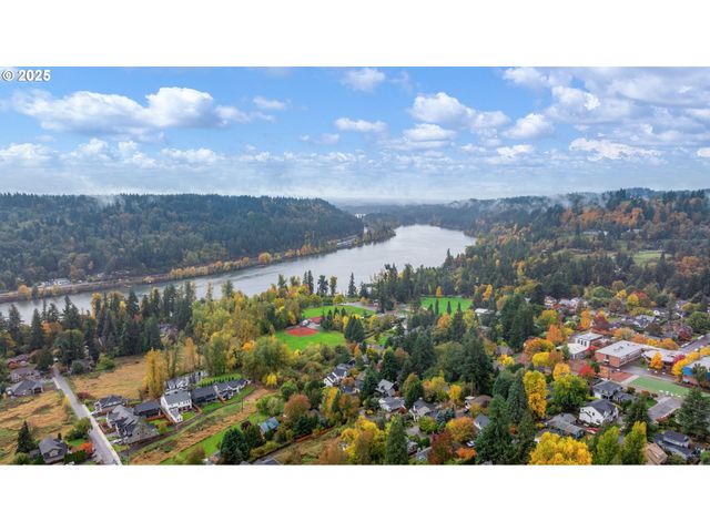 1808 HALL Ct, West Linn, OR 97068