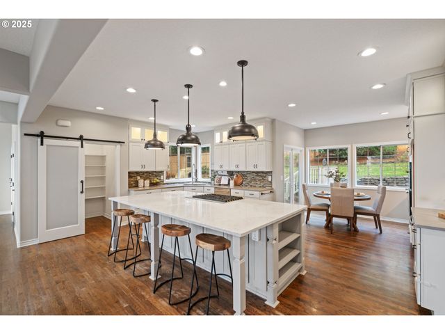 1808 HALL Ct, West Linn, OR 97068