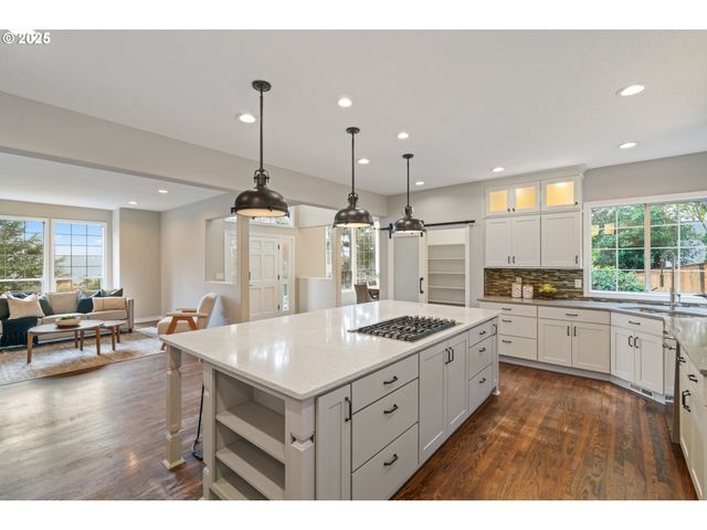 1808 HALL Ct, West Linn, OR 97068