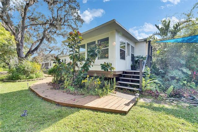 9171 WOOD TERRACE DRIVE, Tampa, FL 33637