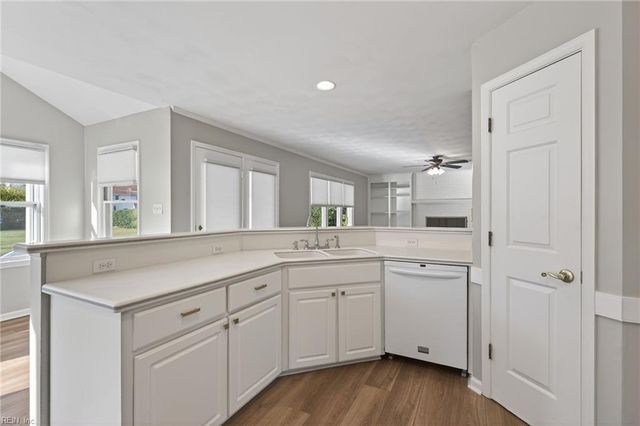 720 Dickens PL, Chesapeake, VA 23322