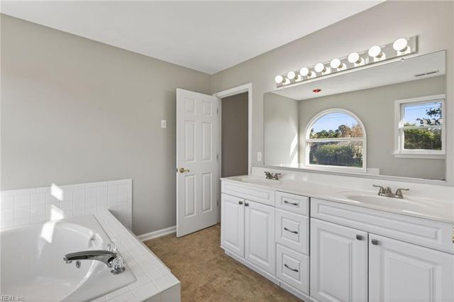 720 Dickens PL, Chesapeake, VA 23322