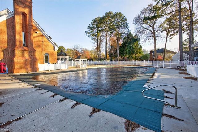 720 Dickens PL, Chesapeake, VA 23322