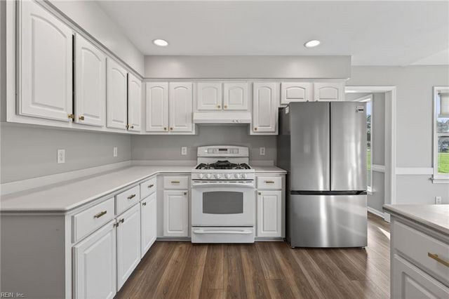 720 Dickens PL, Chesapeake, VA 23322