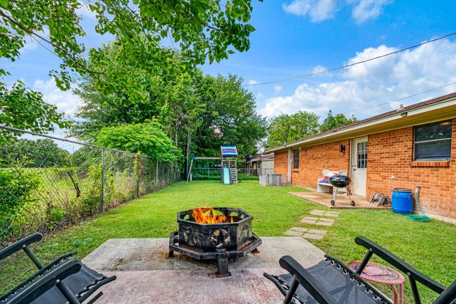 1730 Ballard Drive, Paris, TX 75460