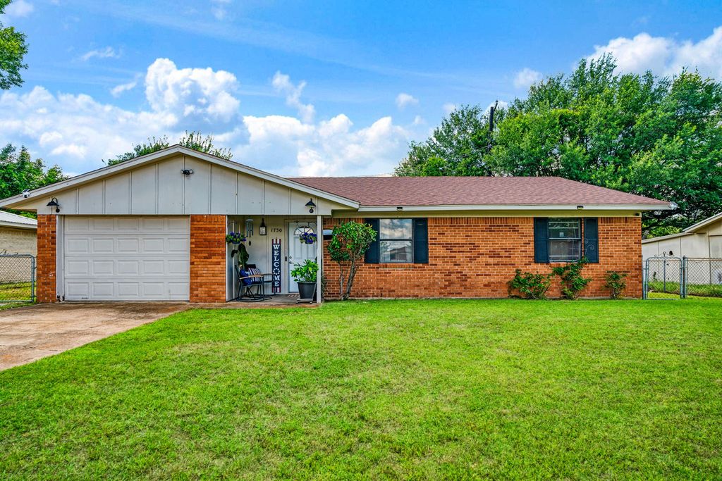 1730 Ballard Drive, Paris, TX 75460