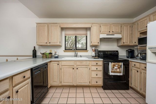 292 Los Arboles Court, Las Cruces, NM 88011