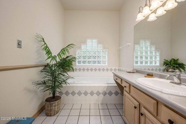 292 Los Arboles Court, Las Cruces, NM 88011