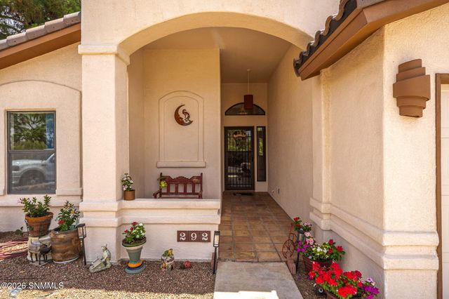 292 Los Arboles Court, Las Cruces, NM 88011