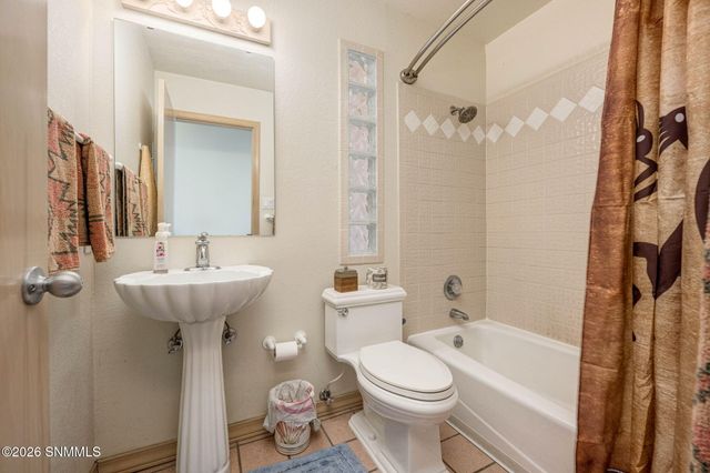 292 Los Arboles Court, Las Cruces, NM 88011