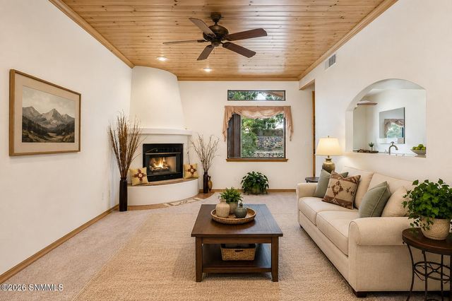 292 Los Arboles Court, Las Cruces, NM 88011