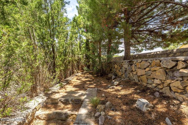292 Los Arboles Court, Las Cruces, NM 88011