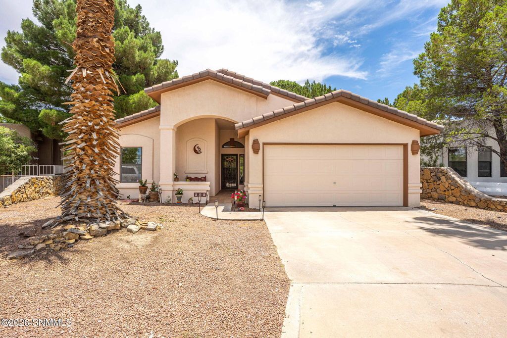 292 Los Arboles Court, Las Cruces, NM 88011