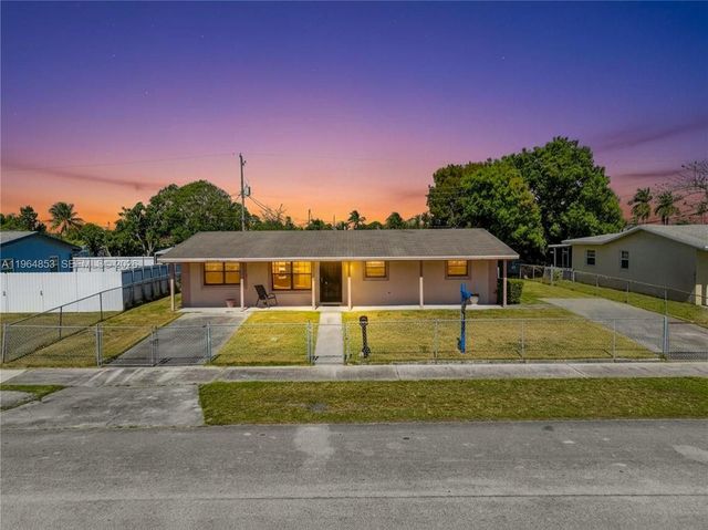 10721 SW 149th Ter, Miami, FL 33176