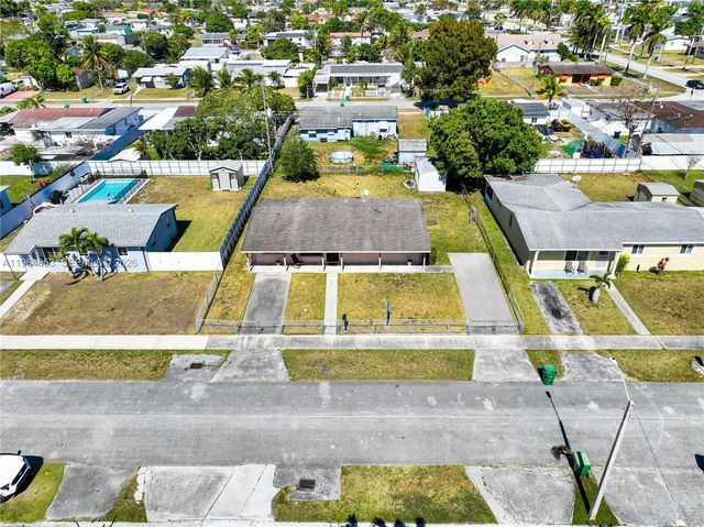 10721 SW 149th Ter, Miami, FL 33176