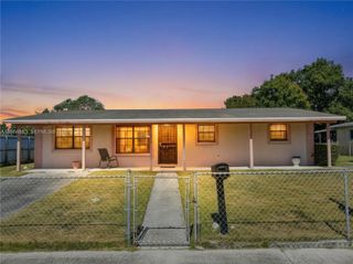 10721 SW 149th Ter, Miami, FL 33176