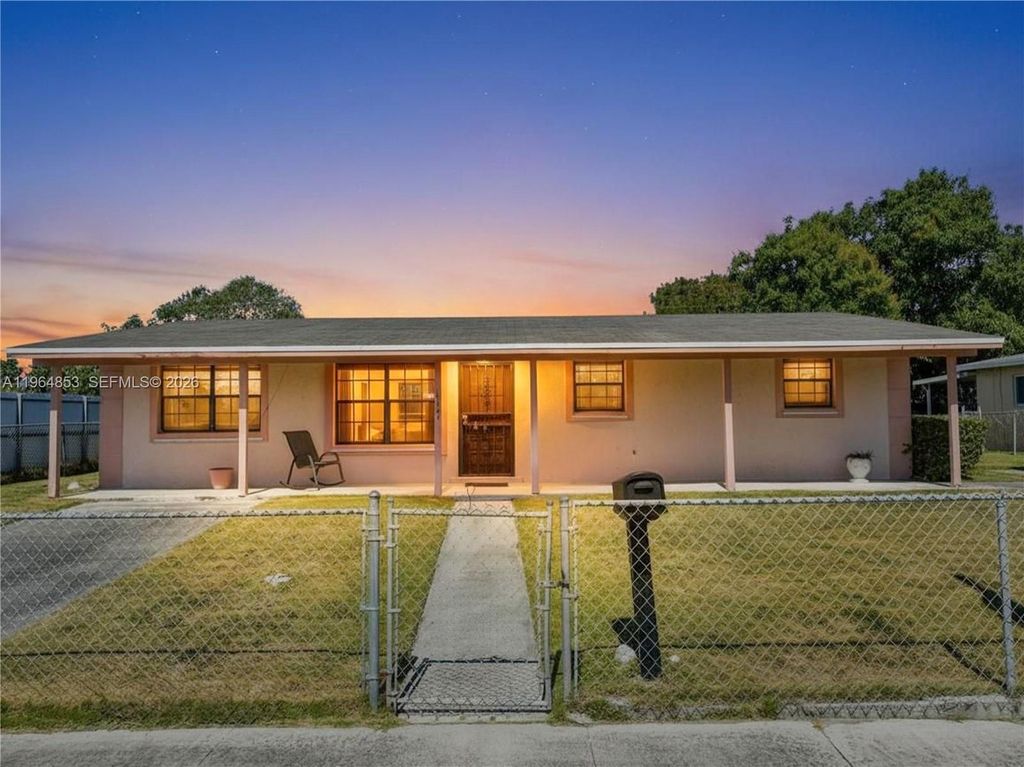 10721 SW 149th Ter, Miami, FL 33176