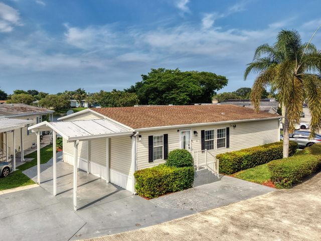 138 Plantation Boulevard, Greenacres, FL 33467