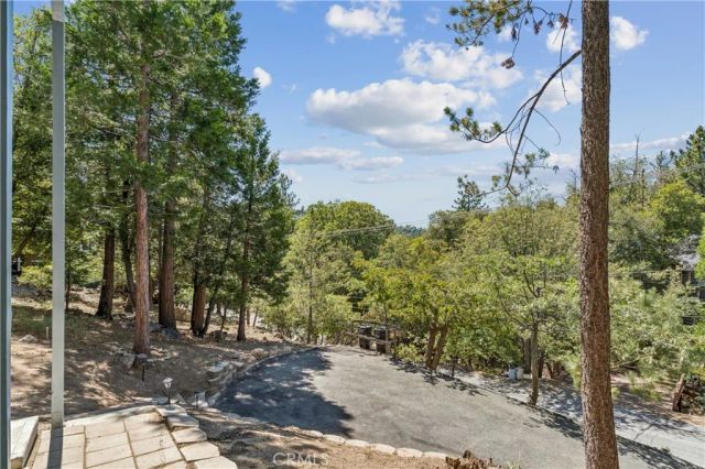 975 Teakwood Drive, Lake Arrowhead, CA 92352