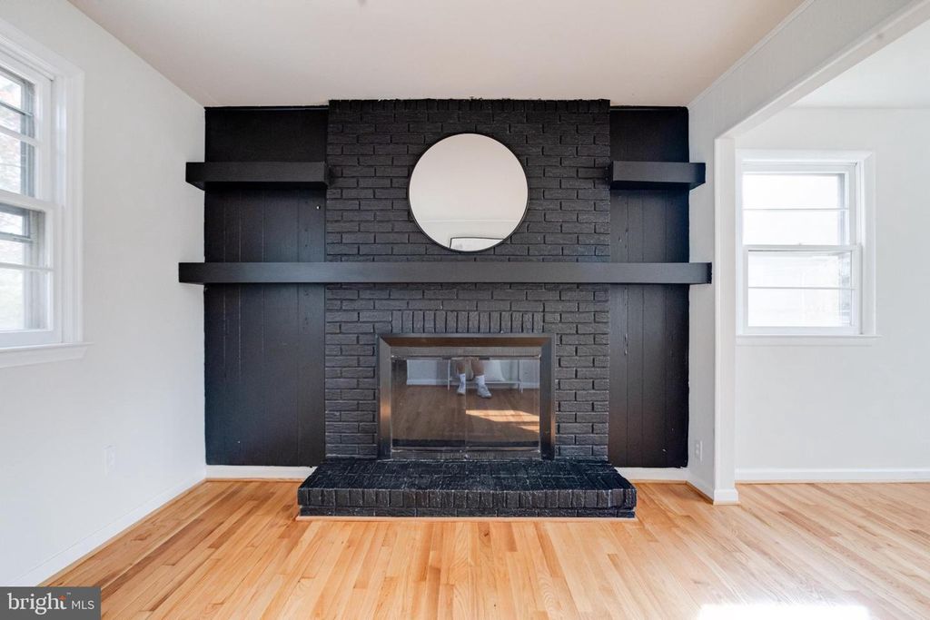 Image 16 of property listing at 13 PALMA CT, Parkville, MD 21234