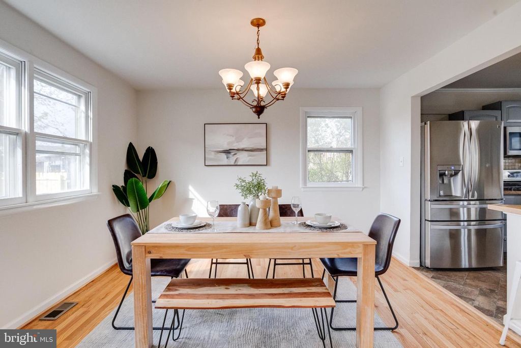 Image 20 of property listing at 13 PALMA CT, Parkville, MD 21234