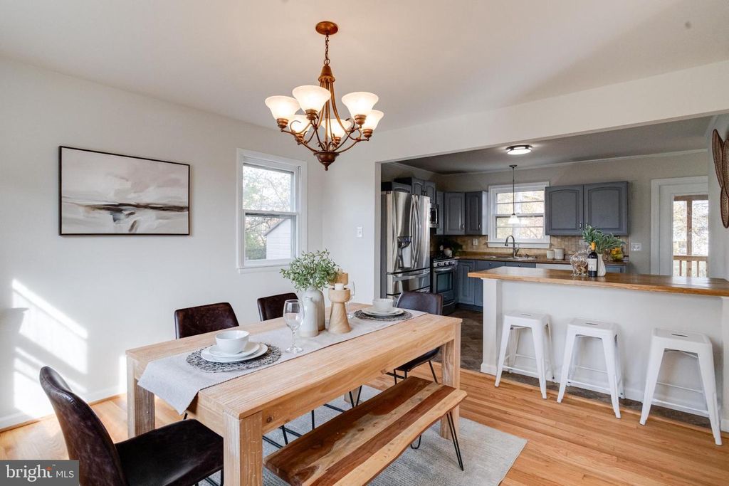 Image 21 of property listing at 13 PALMA CT, Parkville, MD 21234