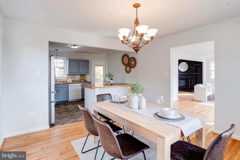 Image 22 of property listing at 13 PALMA CT, Parkville, MD 21234