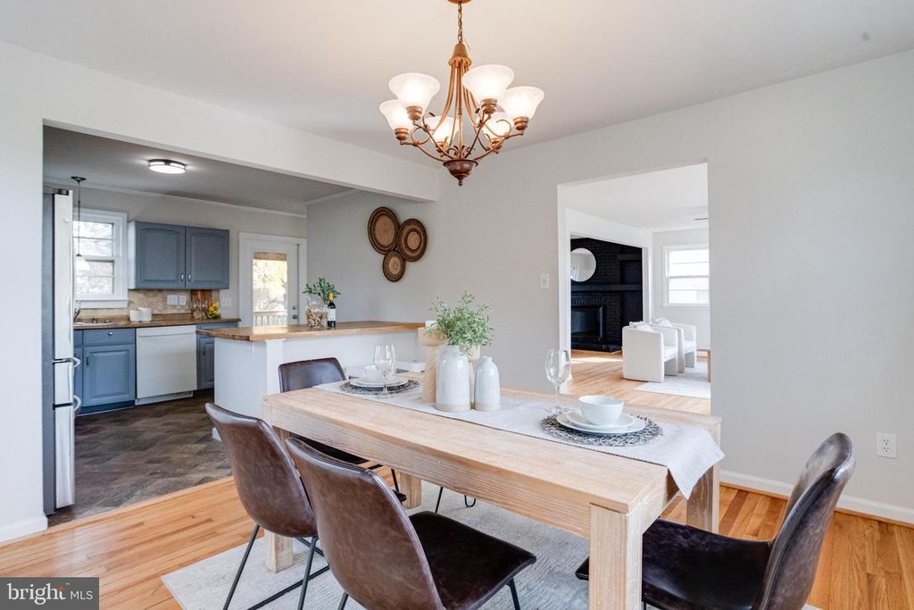 Image 23 of property listing at 13 PALMA CT, Parkville, MD 21234