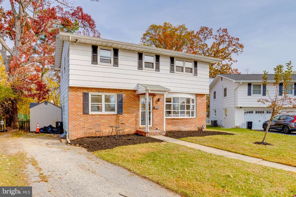 Image 3 of property listing at 13 PALMA CT, Parkville, MD 21234