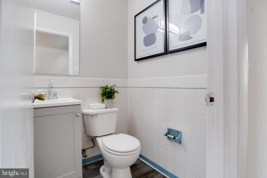 Image 31 of property listing at 13 PALMA CT, Parkville, MD 21234