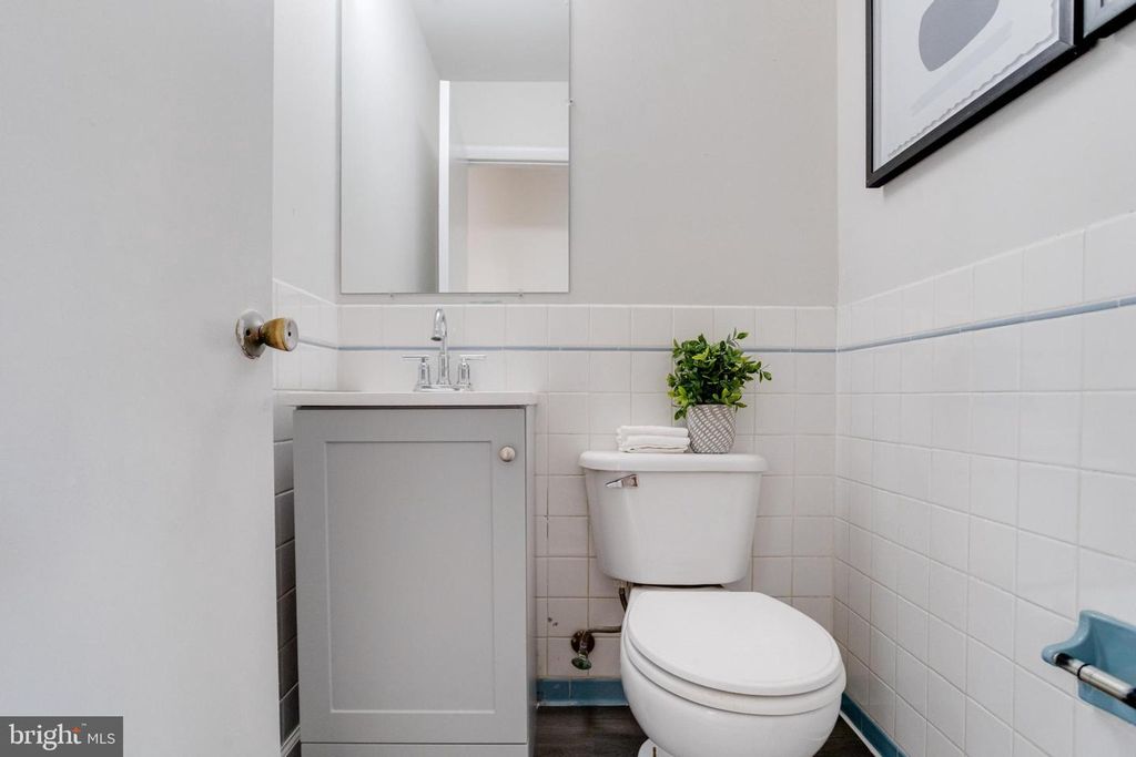 Image 32 of property listing at 13 PALMA CT, Parkville, MD 21234