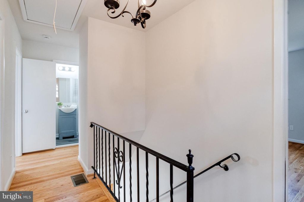 Image 33 of property listing at 13 PALMA CT, Parkville, MD 21234