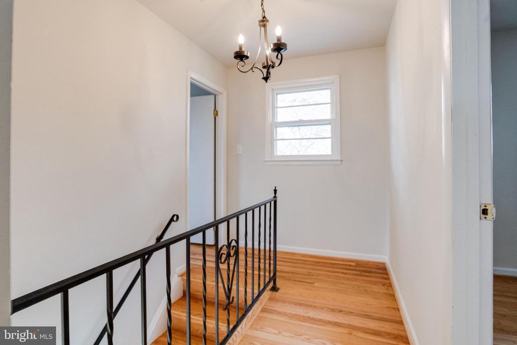 Image 34 of property listing at 13 PALMA CT, Parkville, MD 21234