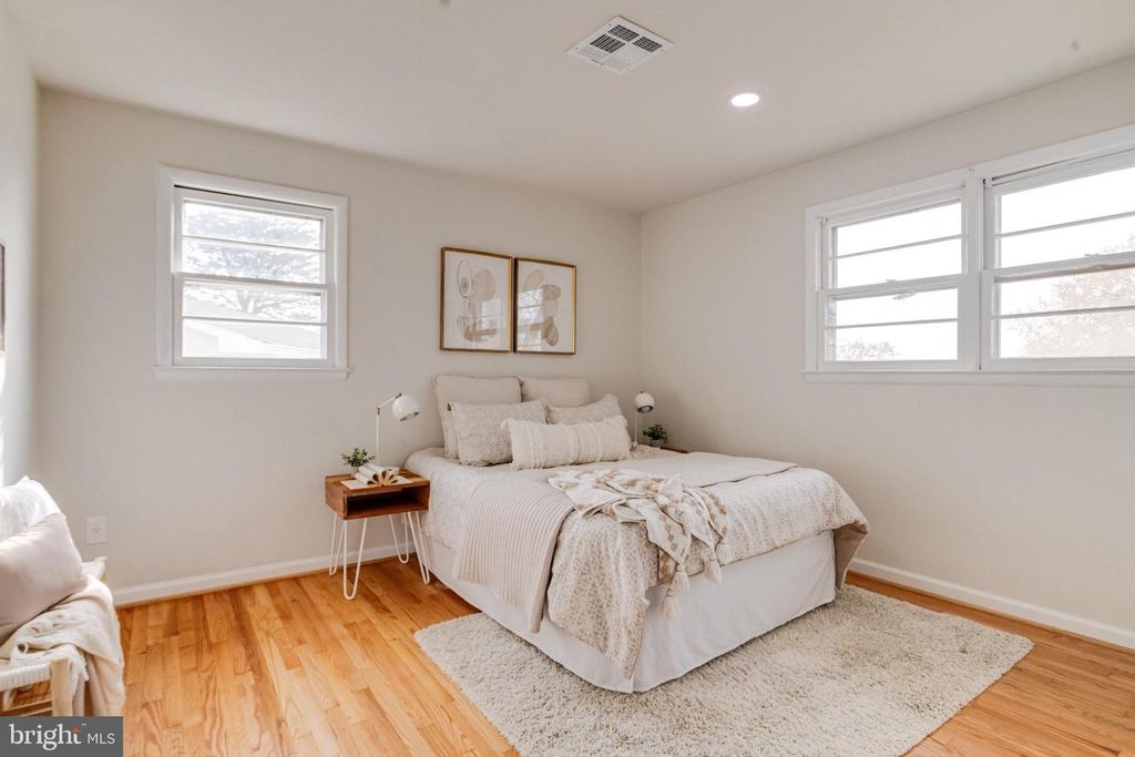 Image 35 of property listing at 13 PALMA CT, Parkville, MD 21234